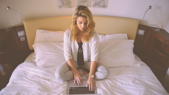 person-woman-hotel-laptop2