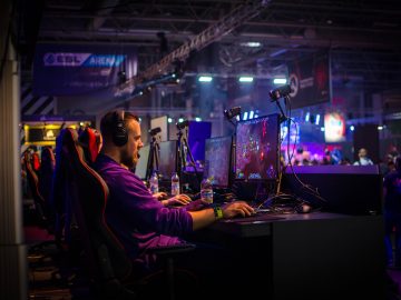 pc-gamers-buy-or-build-on-TheTechieGuy-LironSegev